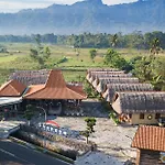 Shanaya Hotel & Cafe