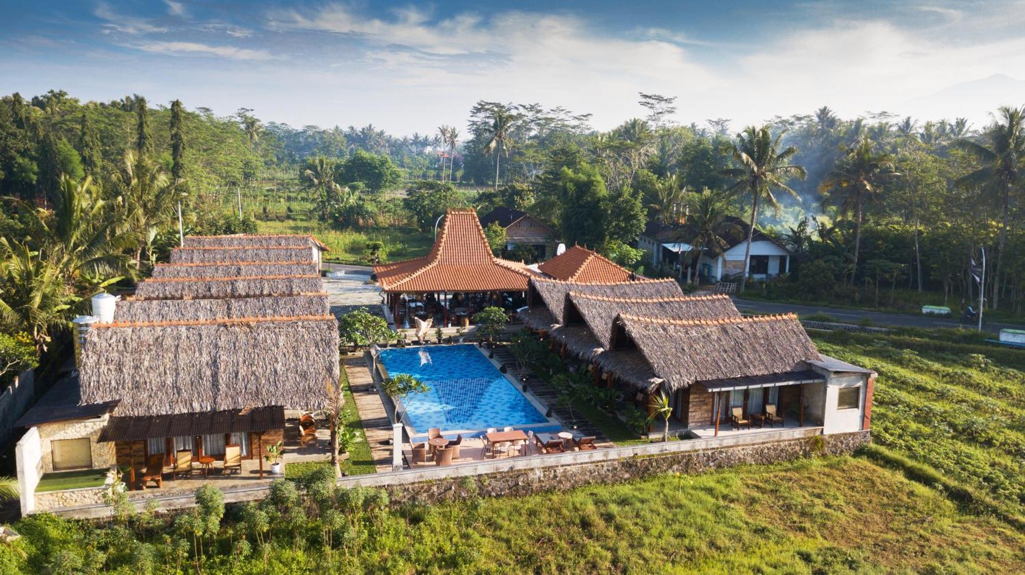 Hotel Shanaya & Cafe